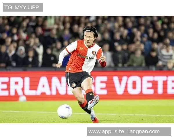 儒尼奥尔精彩助攻助埃因霍温逆转那不勒斯实现反超胜利