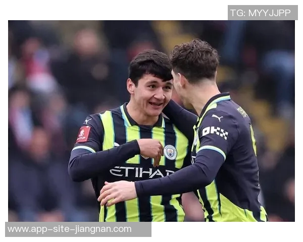 曼城因胡桑诺夫出色表现推迟引进右后卫计划