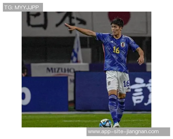 富安健洋今夏与阿森纳解约将与阿贾克斯签约半年开启新篇章