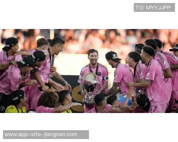 梅西杯青少年锦标赛盛大开幕梅西苏亚雷斯亲临现场助阵巴萨对决河床