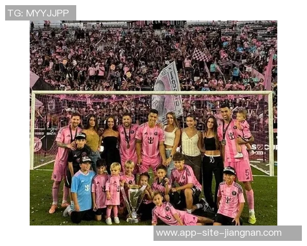 梅西一家本周末赴乌拉圭庆祝苏亚雷斯女儿生日盛会