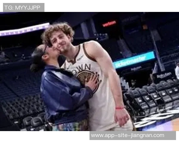 波杰姆斯基与女友甜蜜合影庆祝情人节引发网友热议与祝福